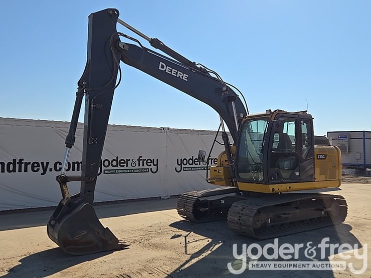 2022-deere-130g-image-1
