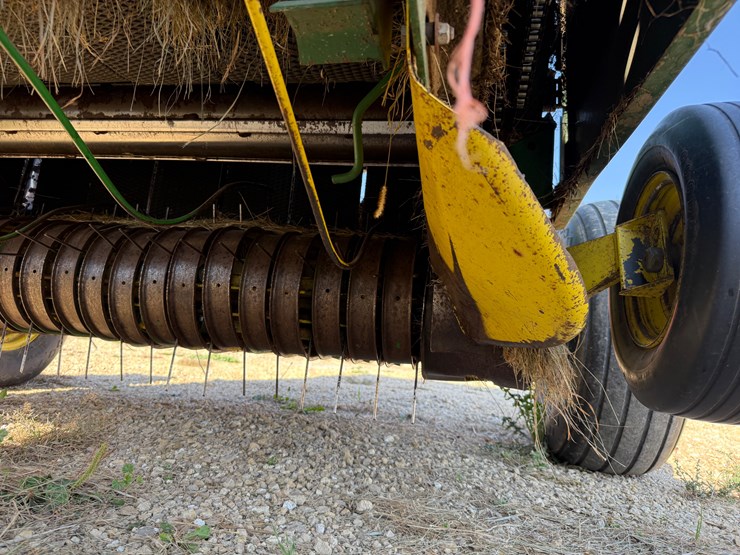 john-deere-330-image-24