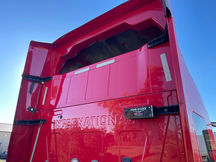 #402-•-2016-international-semi-tractor-(has-wi-title)-(denmark,-wi)-image-29