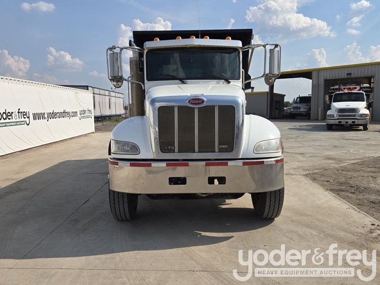 2018-peterbilt-348-image-17