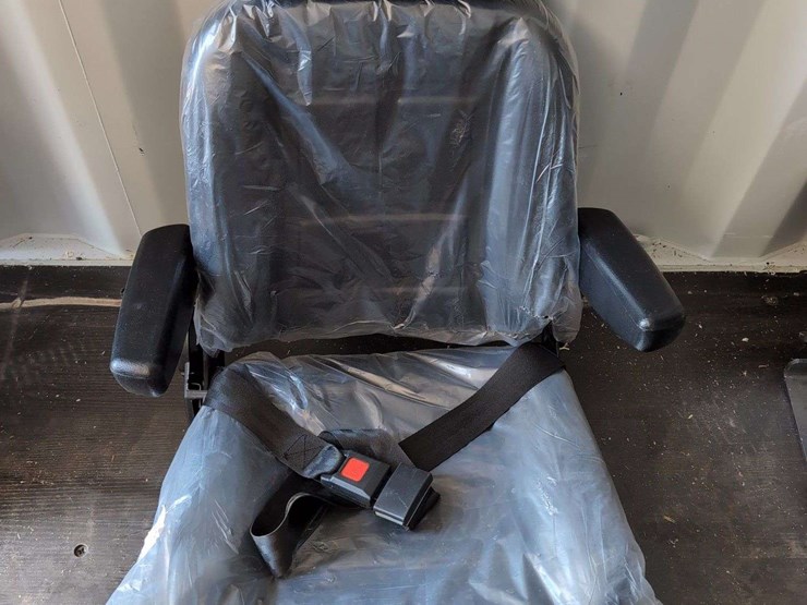 (1)-universal-mower/tractor-seat---with-mounting-brackets---black-image-3