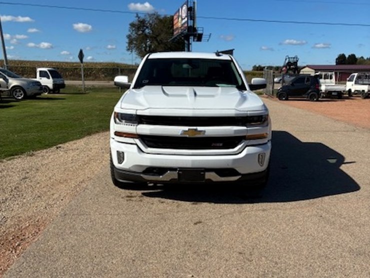 #502-•-2017-chevrolet-z71-truck-lt-(has-wi-title)-(clintonville,-wi)-image-2