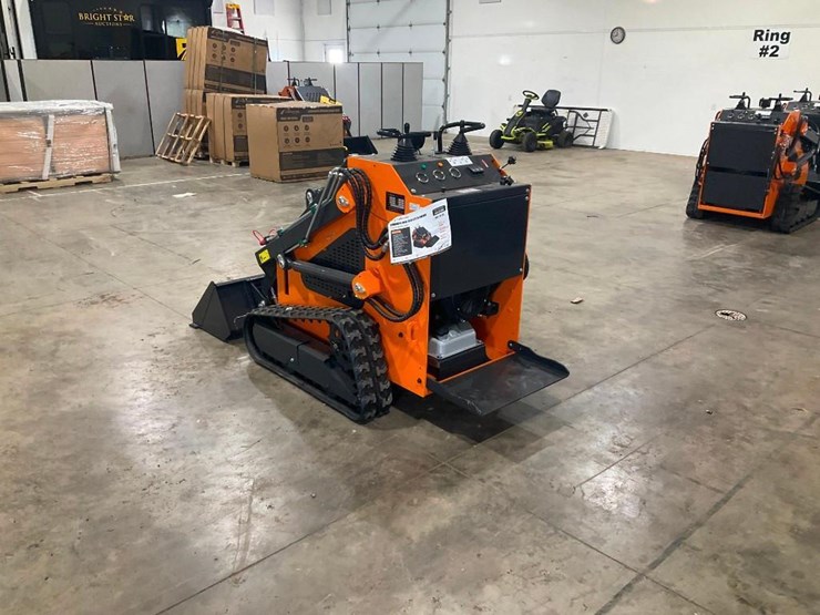 #1008-•-new-land-hero-ldh-t460-mini-track-skid-steer-loader-image-2