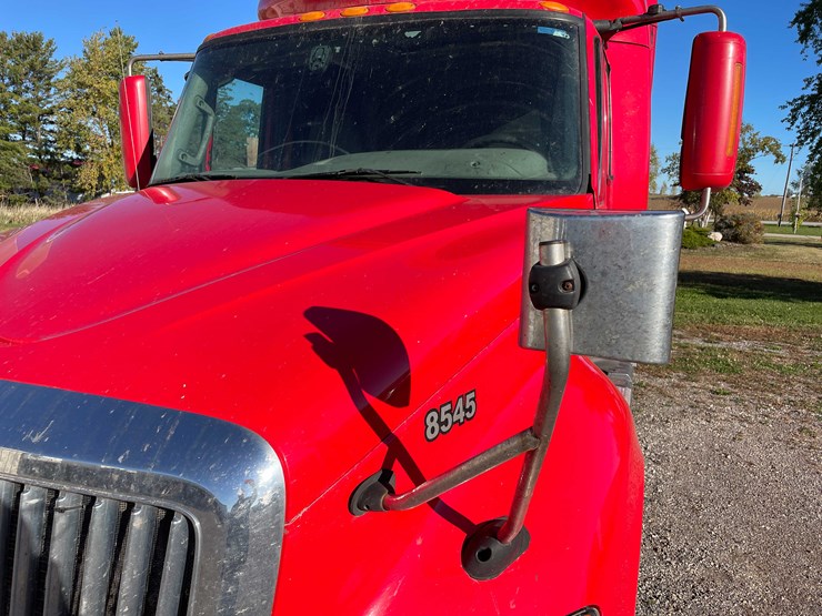#402-•-2016-international-semi-tractor-(has-wi-title)-(denmark,-wi)-image-11