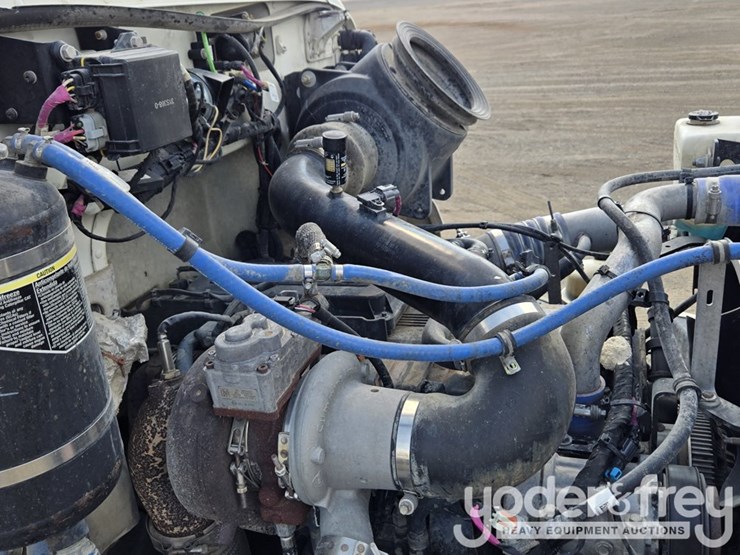 2018-peterbilt-348-image-121