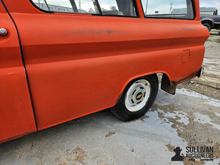 1963-chevrolet-suburban-image-11