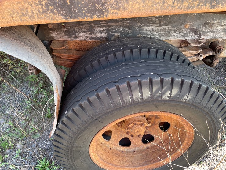 #426-•-vintage-ford-1-1/2-ton-single-axle-dump-truck-(no-title)-(houghton,-mi)-image-29