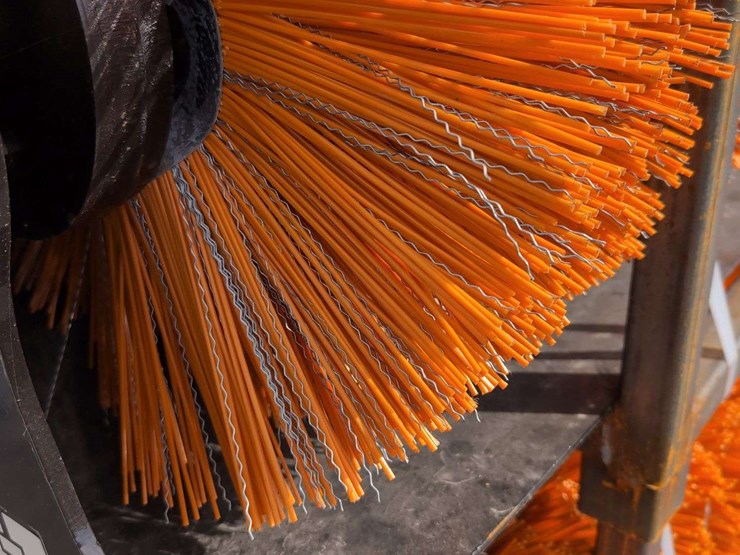 (1)-giyi-skid-steer-sweeper---gy-qsj-image-2