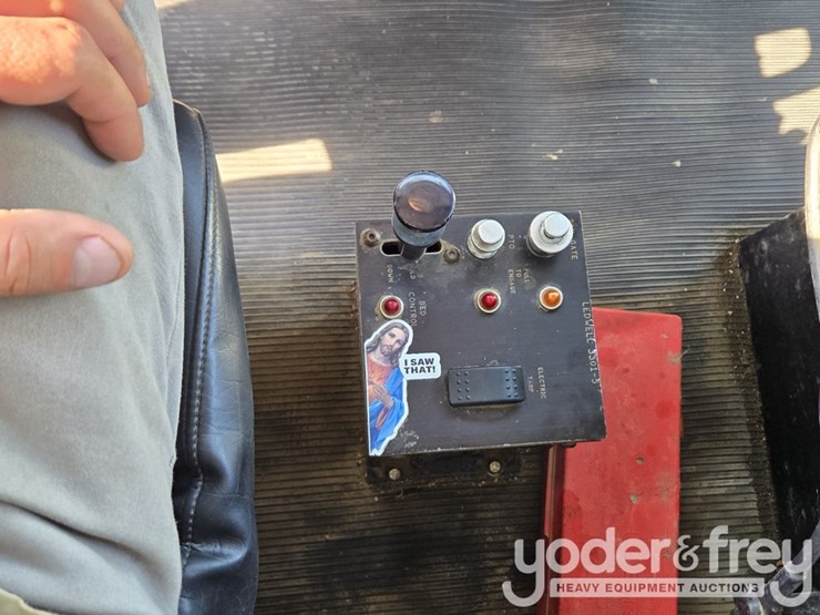 2018-peterbilt-348-image-122