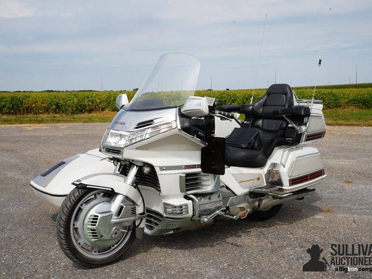 run-#134---1998-honda-goldwing-motorcycle-w/-side-car-image-1
