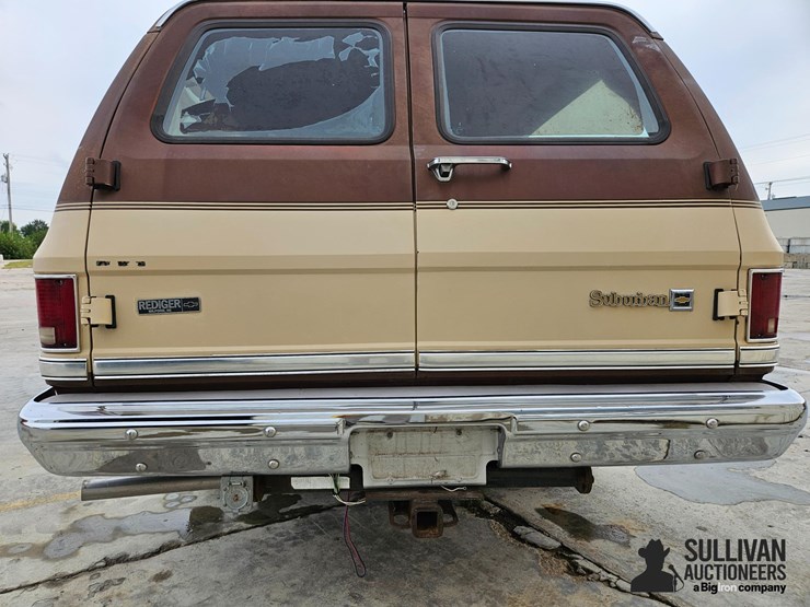 1988-chevrolet-suburban-image-13