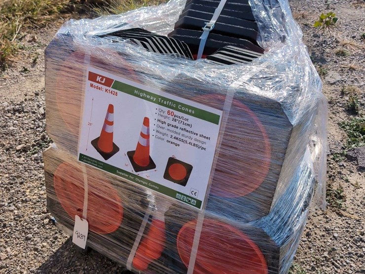 (20)-kj-highway-traffic-cones-28"-x-14"-image-1