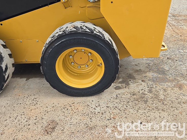 2016-caterpillar-232d-image-13