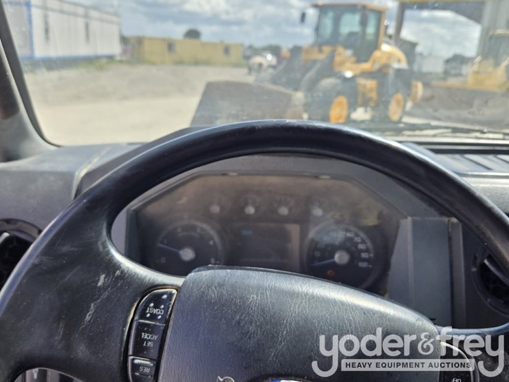 2013-ford-f750-image-142
