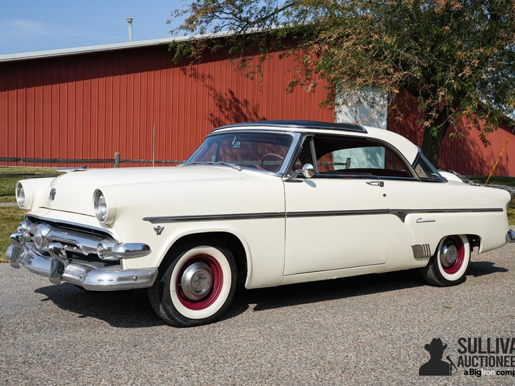 run-#69---1954-ford-crestline-skyliner-image-1
