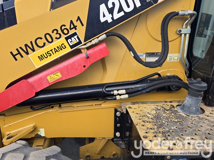 2018-caterpillar-420f2-image-33