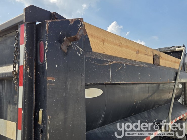 2018-peterbilt-348-image-60