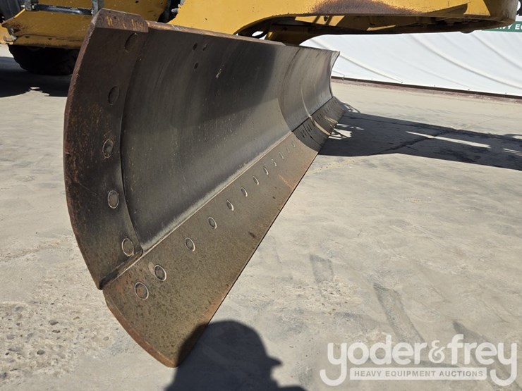 2016-caterpillar-12m3-image-35