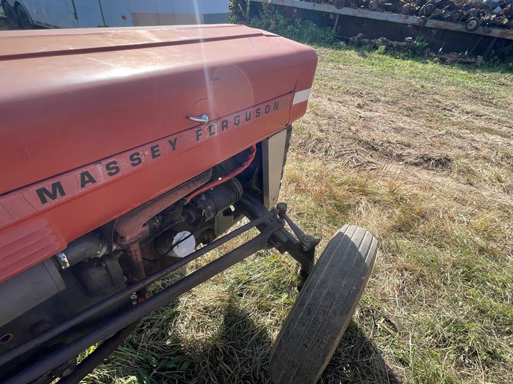 massey-ferguson-135-image-12