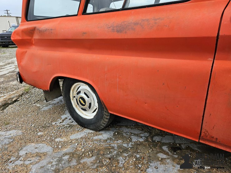 1963-chevrolet-suburban-image-18