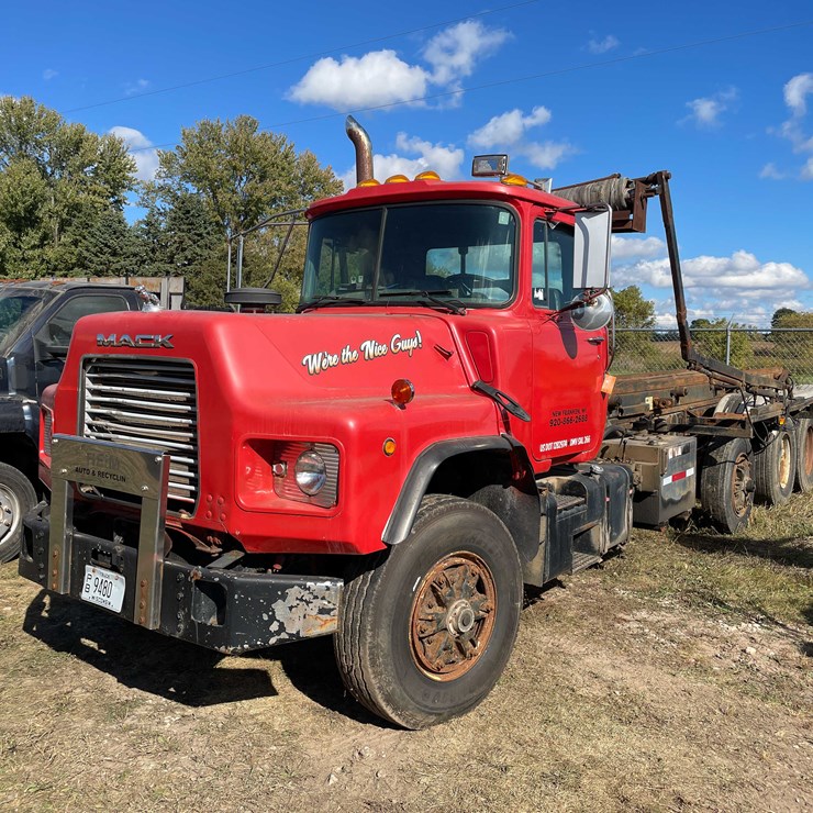 #418 • 1998 Mack DM6865 Rolloff Truck (Has WI Title) (Reedsville, WI)