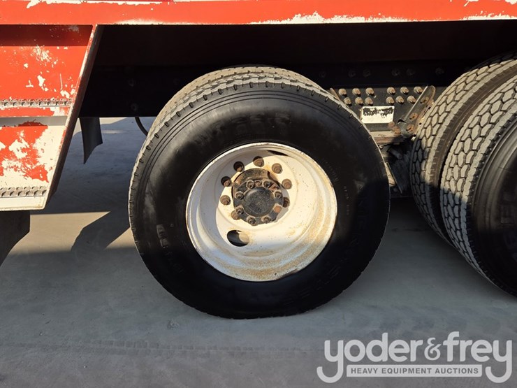 2008-peterbilt-335-image-25