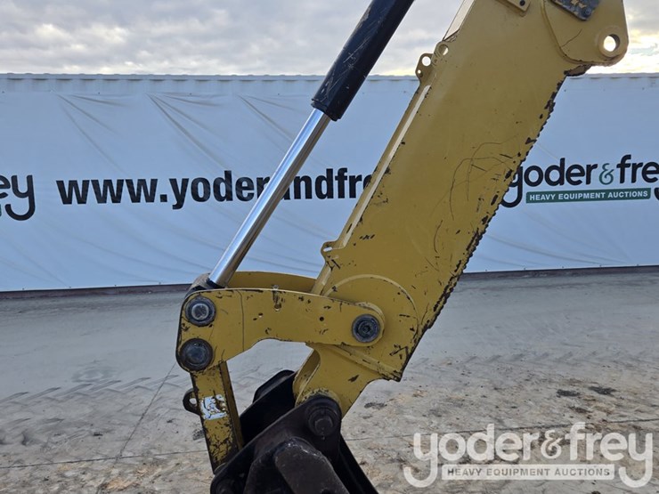 2018-caterpillar-420f2-image-44
