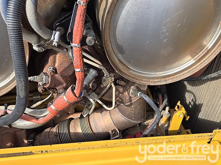 2019-caterpillar-d6-lgp-image-41
