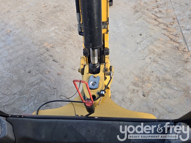 2018-caterpillar-420f2-image-72