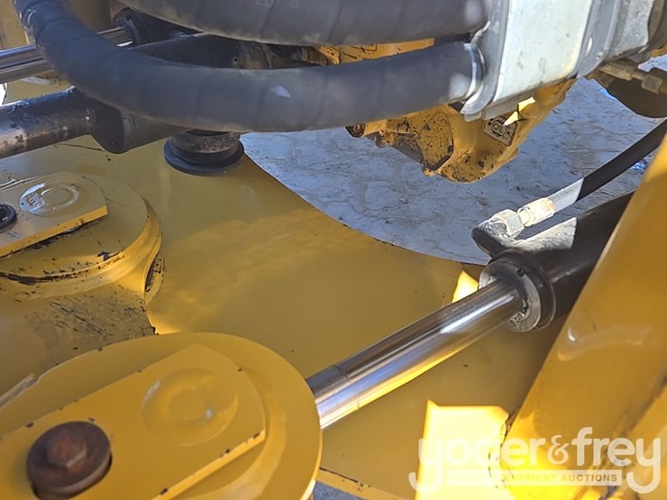 2020-caterpillar-930-image-10