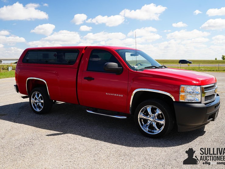 2011-chevrolet-silverado-image-3