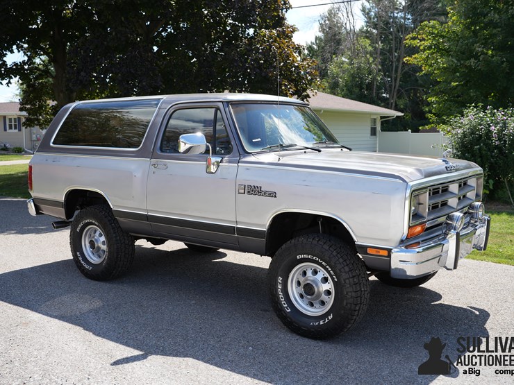 1989-dodge-ram-charger-image-3