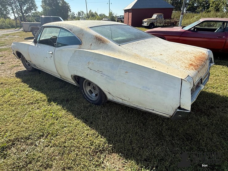1967-chevrolet-impala-ss-collector-car-image-7