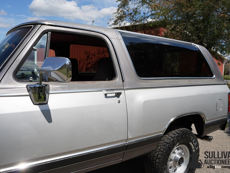 1989-dodge-ram-charger-image-16