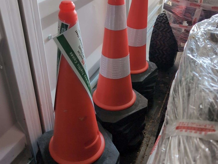 (30)-kj-traffic-cone-28"-image-1