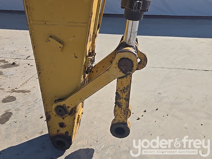 2018-caterpillar-320-image-11