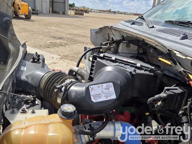 2013-ford-f750-image-38
