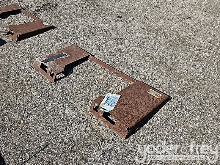 unused-thick-quick-tach-cut-out-mount-plate-to-suit-skidsteer-image-1
