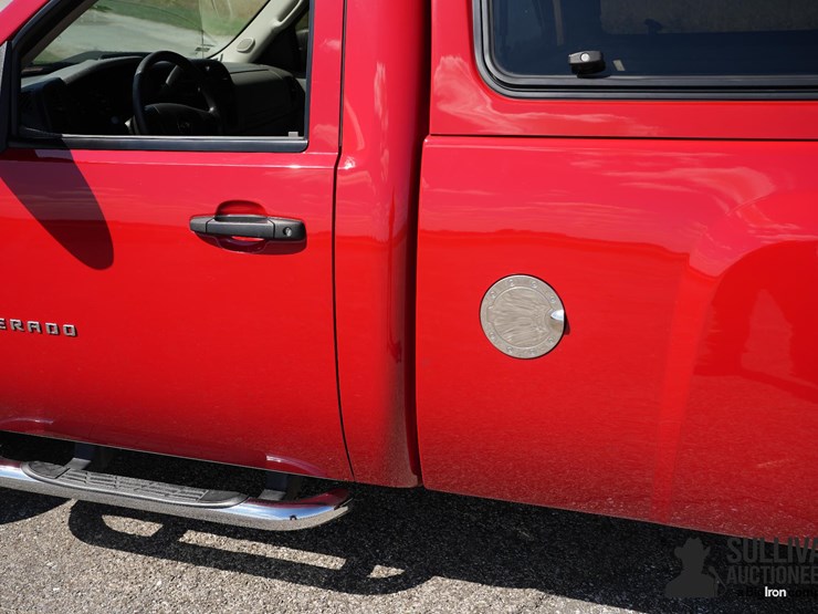 2011-chevrolet-silverado-image-17