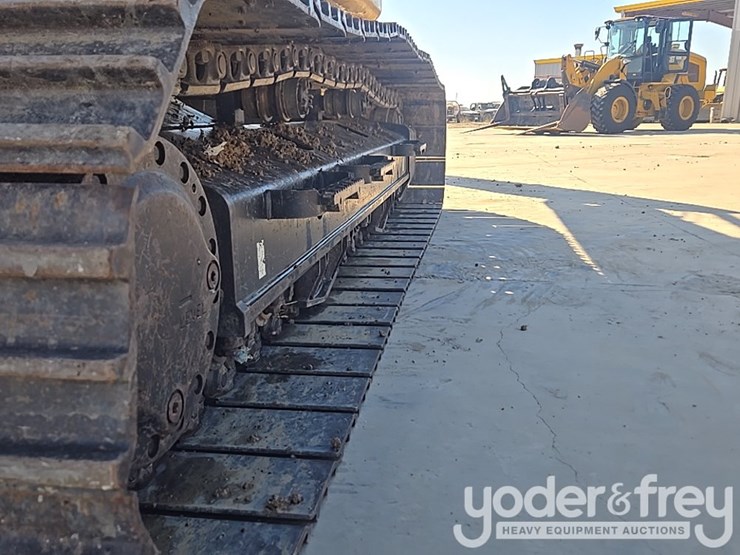 2018-caterpillar-320-image-31