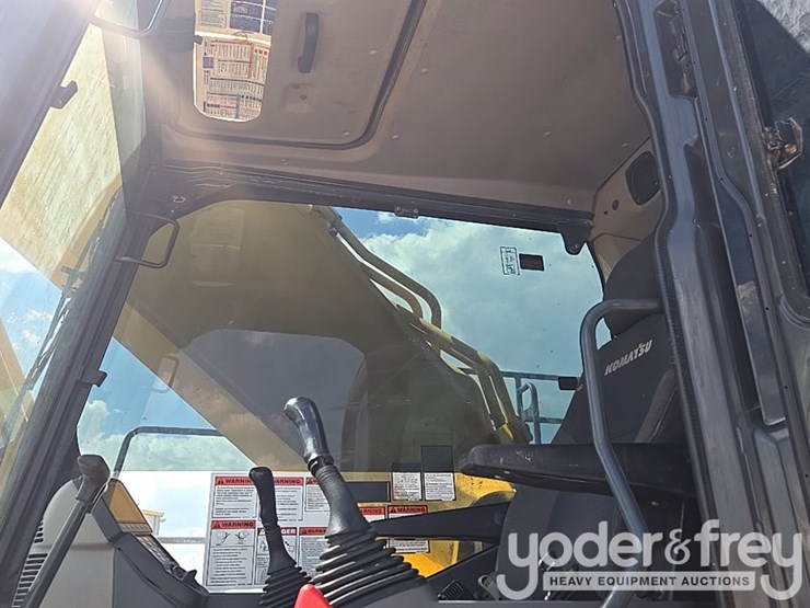 2022-komatsu-pc490-lc-11-image-60