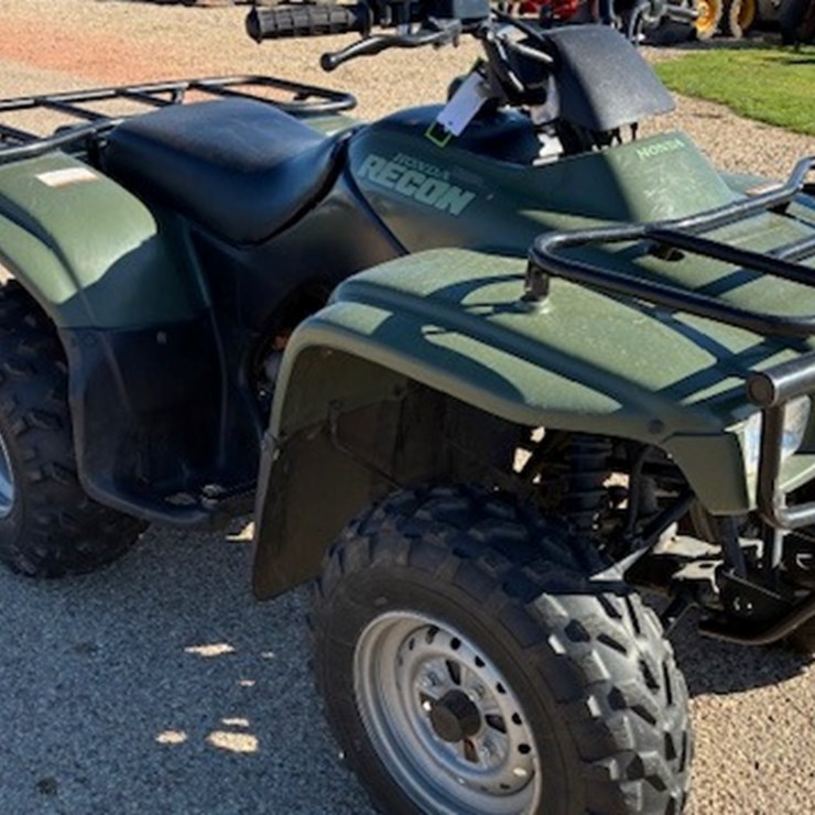 #706 • 2004 Honda Recon Four-Wheeler (Clintonville, WI)
