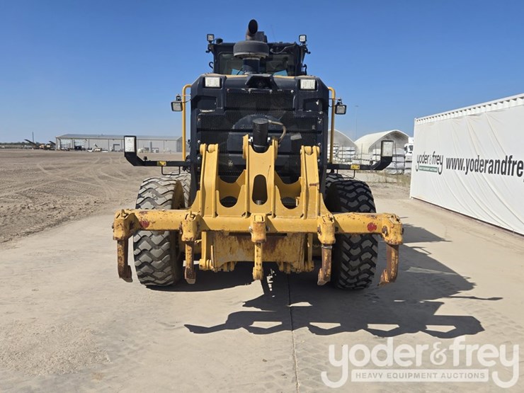 2016-caterpillar-12m3-image-4