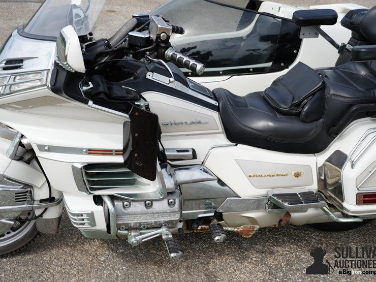 run-#134---1998-honda-goldwing-motorcycle-w/-side-car-image-12