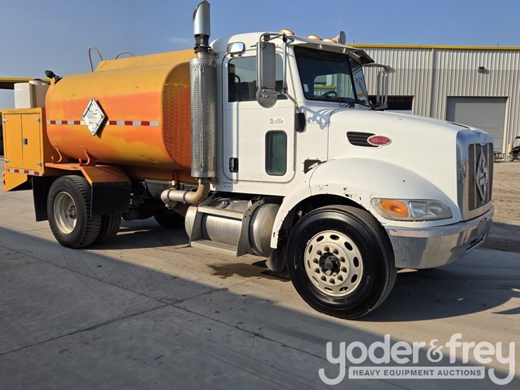 2008-peterbilt-335-image-111