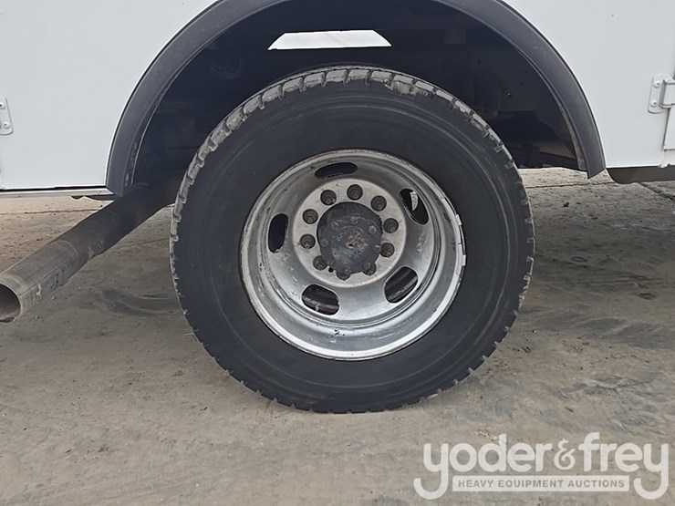 2015-dodge-ram-5500-image-17