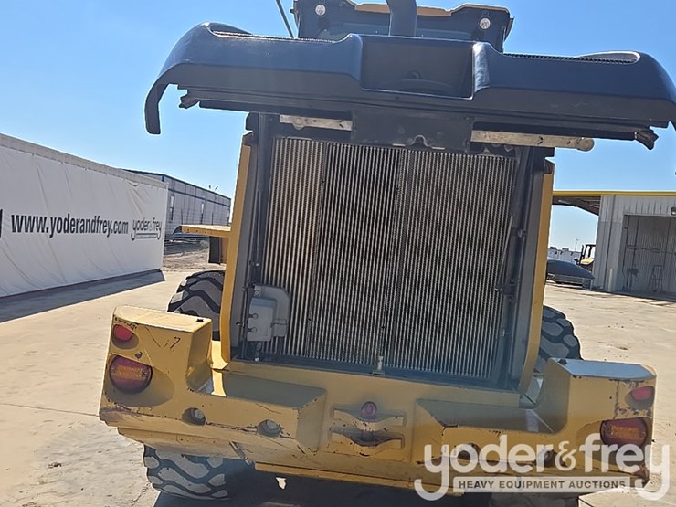 2020-caterpillar-930-image-24