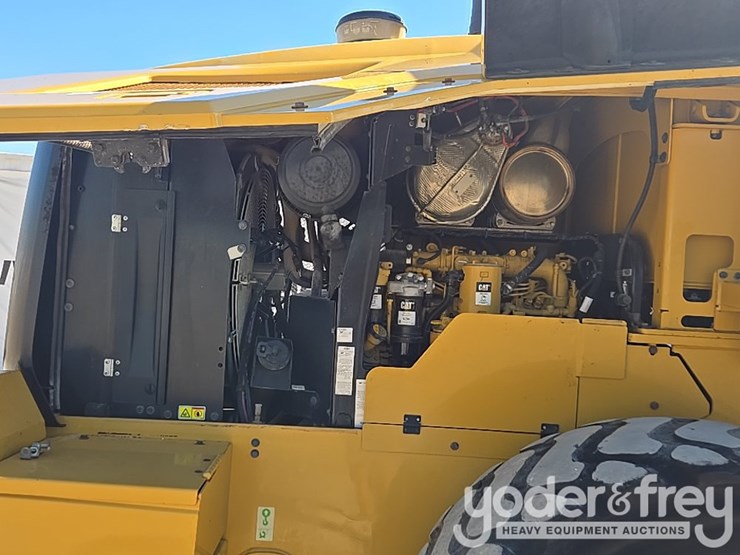 2020-caterpillar-930-image-27