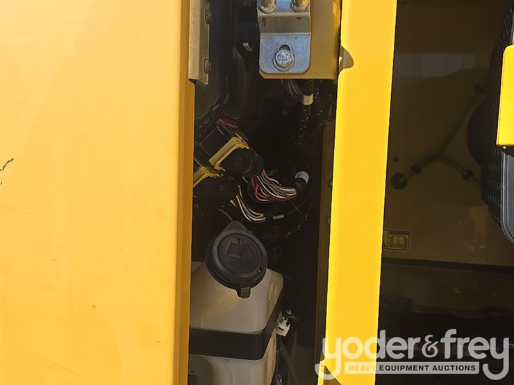 2018-caterpillar-320-image-34