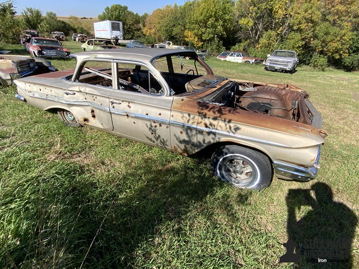 1961-chevrolet-4-dr.-impala-image-4